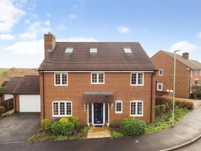 6 bedroom detached house for sale