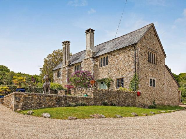 6 bedroom detached house for sale