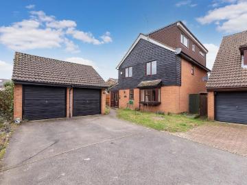 6 bedroom detached house for sale