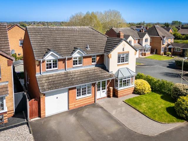 6 bedroom detached house for sale