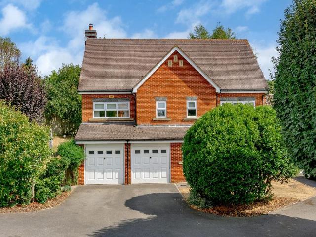 6 bedroom detached house for sale