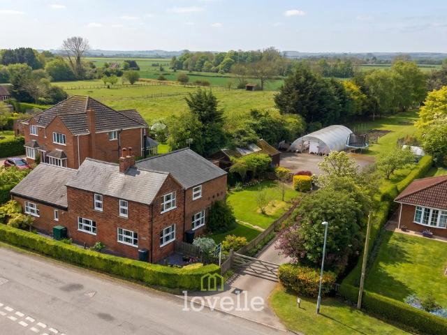 6 bedroom detached house for sale