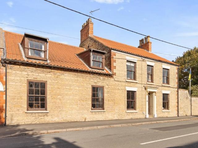 6 bedroom detached house for sale