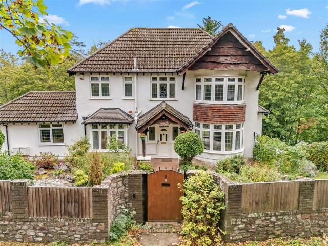 6 bedroom detached house for sale