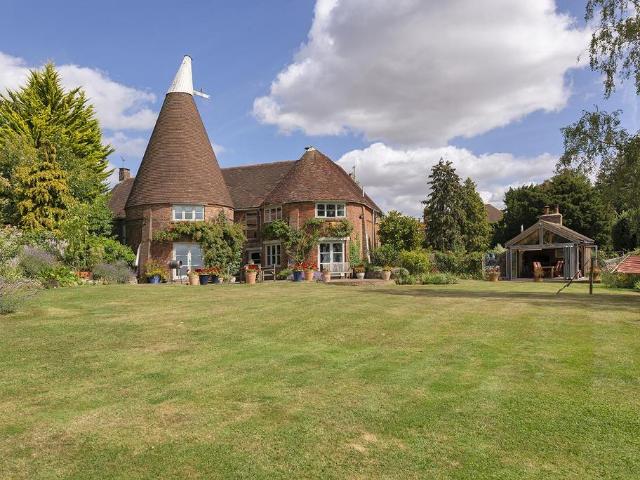 6 bedroom detached house for sale