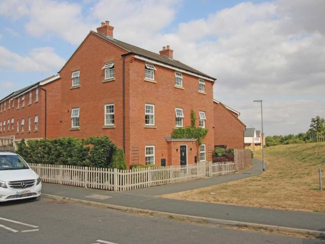 6 bedroom detached house for sale