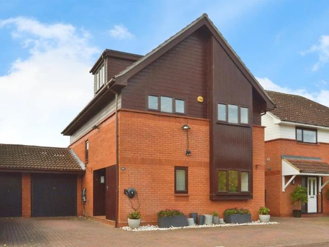 6 bedroom detached house for sale