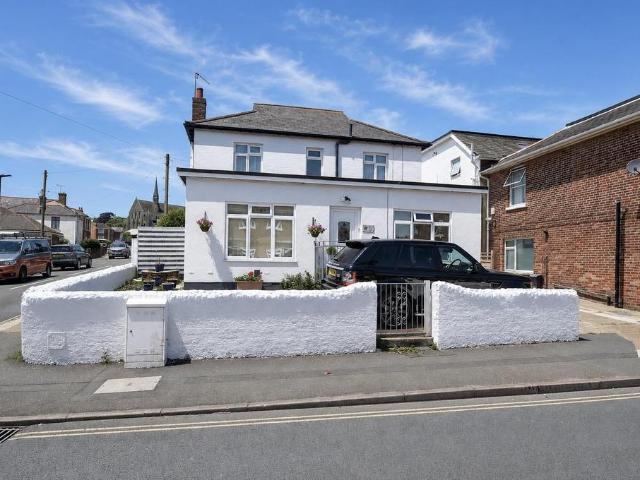 6 bedroom detached house for sale