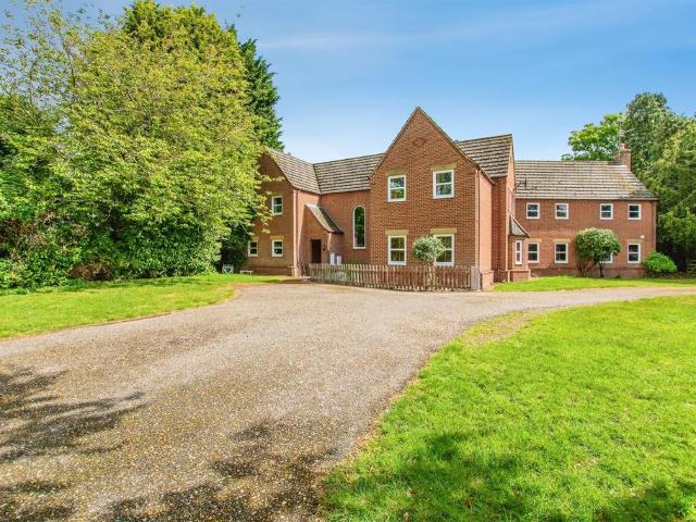 6 bedroom detached house for sale