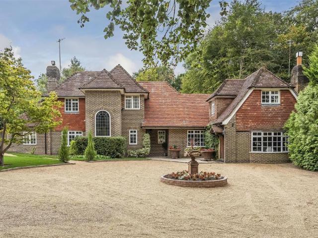 6 bedroom detached house for sale