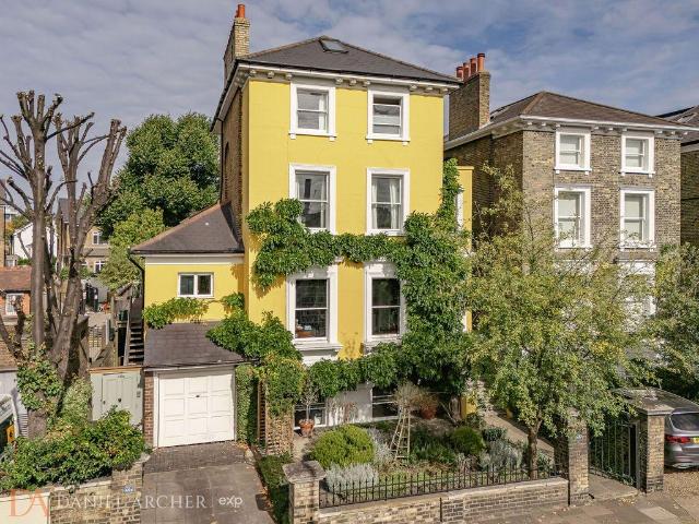 6 bedroom detached house for sale