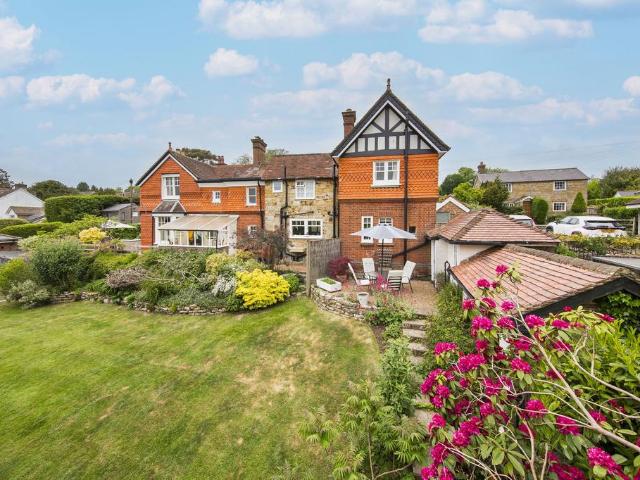 6 bedroom detached house for sale