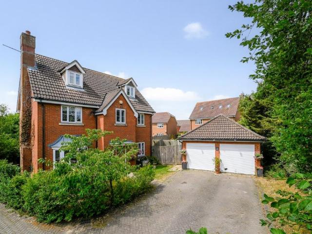6 bedroom detached house for sale