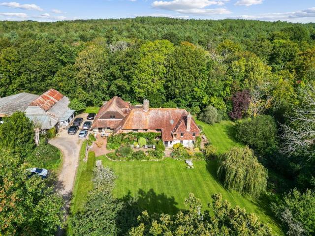 6 bedroom detached house for sale