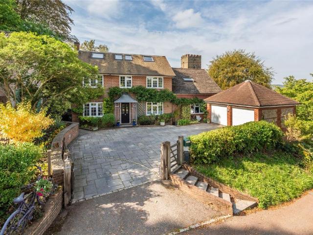 6 bedroom detached house for sale