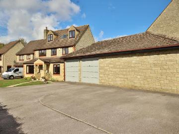 6 bedroom detached house for sale