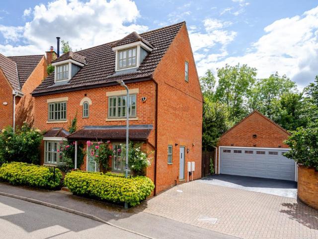 6 bedroom detached house for sale