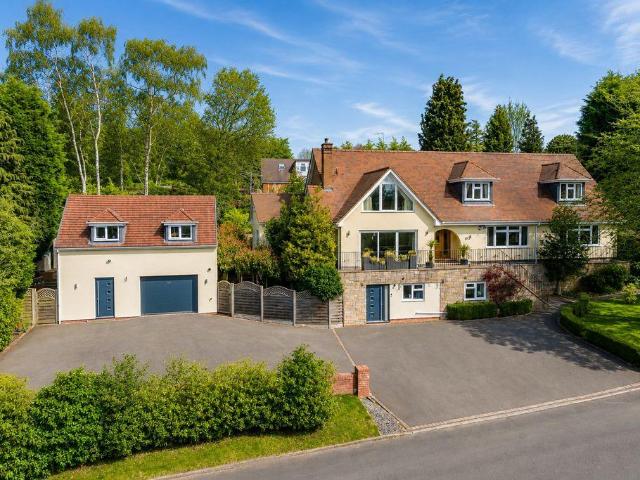 6 bedroom detached house for sale