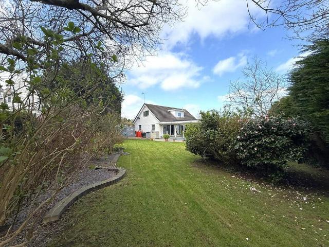 6 bedroom detached house for sale