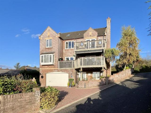 6 bedroom detached house for sale