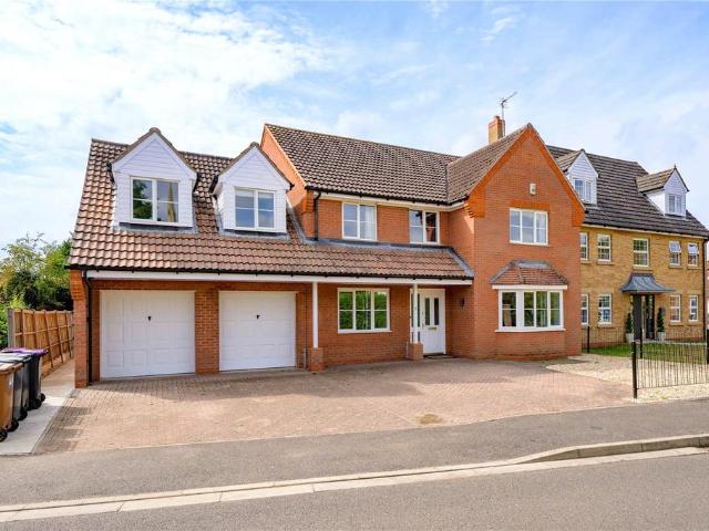 6 bedroom detached house for sale