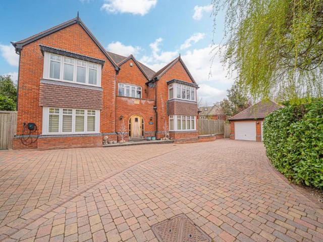 6 bedroom detached house for sale