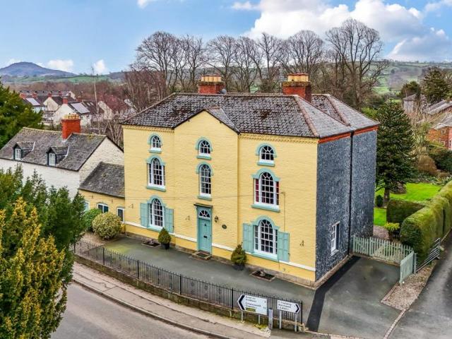 6 bedroom detached house for sale