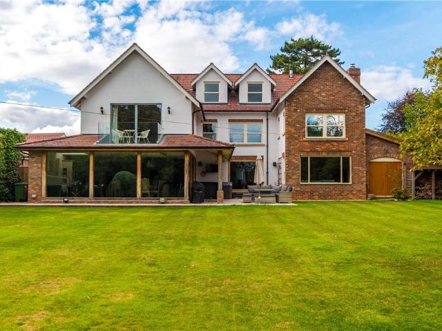 6 bedroom detached house for sale