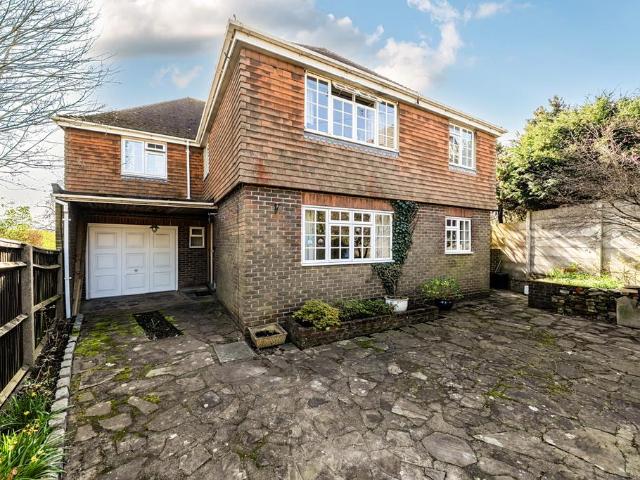 6 bedroom detached house for sale