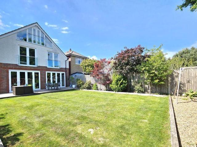 6 bedroom detached house for sale