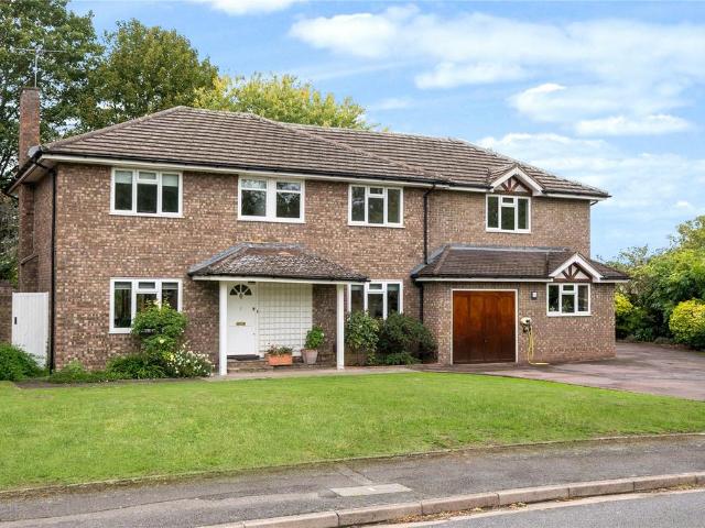 6 bedroom detached house for sale