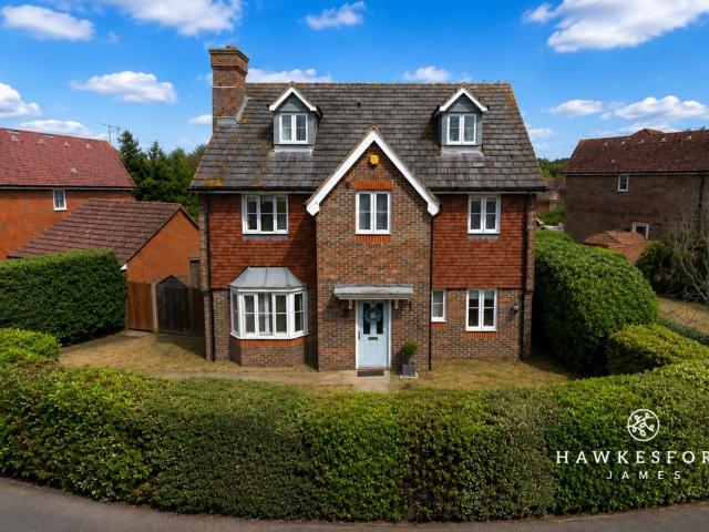 6 bedroom detached house for sale