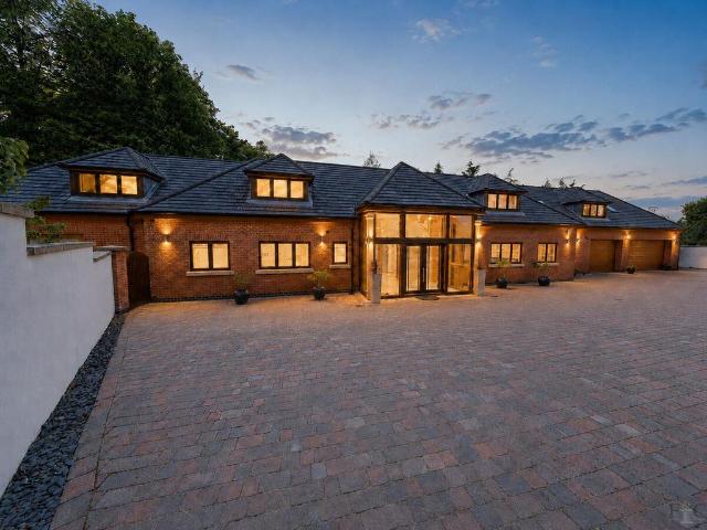 6 bedroom detached house for sale