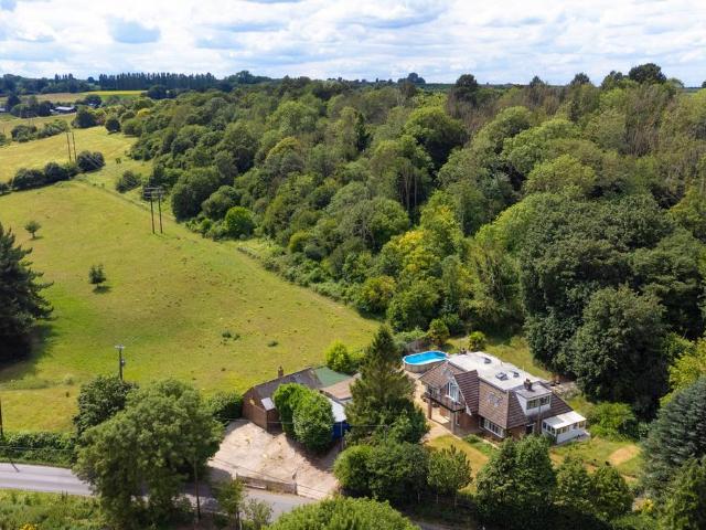 6 bedroom detached house for sale