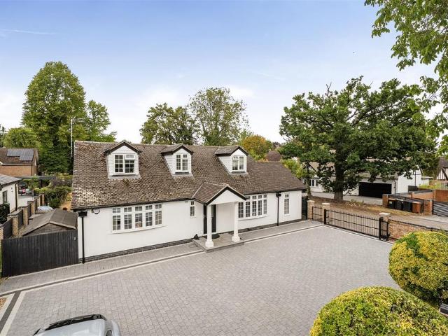 6 bedroom detached house for sale