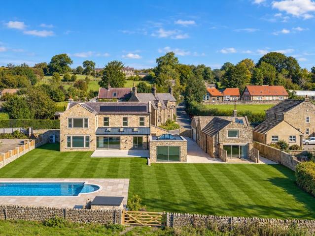 6 bedroom detached house for sale