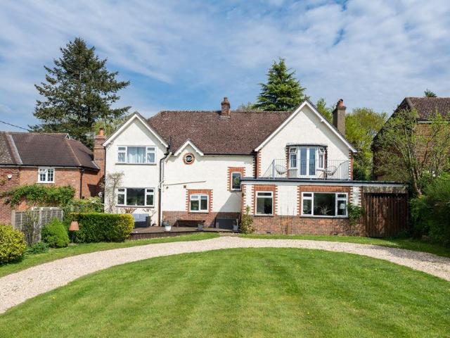 6 bedroom detached house for sale