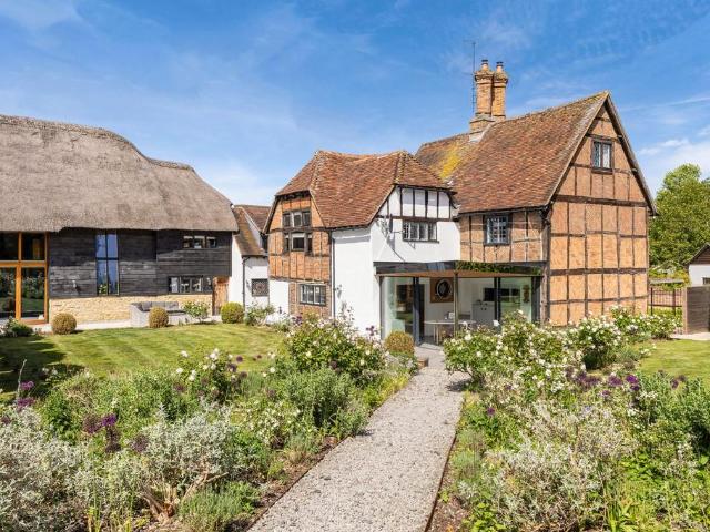 6 bedroom detached house for sale
