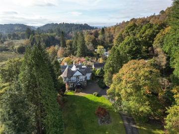 6 bedroom detached house for sale