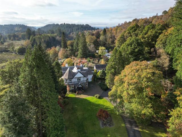 6 bedroom detached house for sale