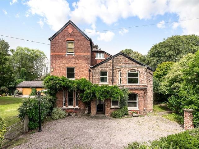 6 bedroom detached house for sale