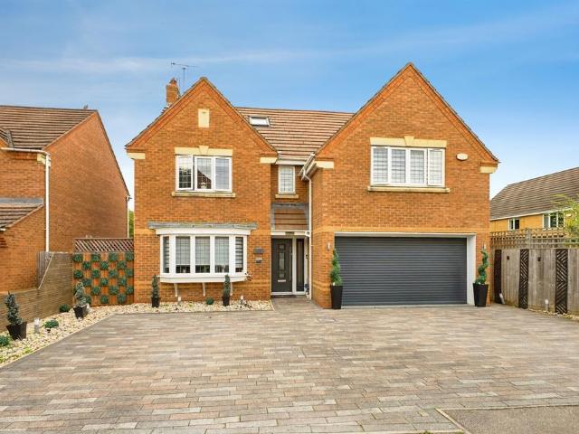 6 bedroom detached house for sale