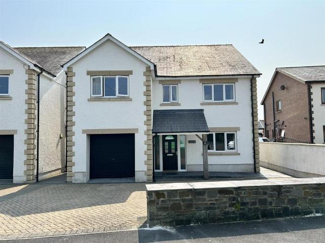 6 bedroom detached house for sale