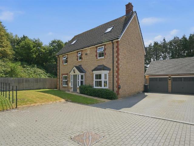 6 bedroom detached house for sale