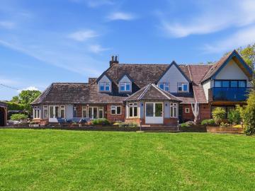 6 bedroom detached house for sale