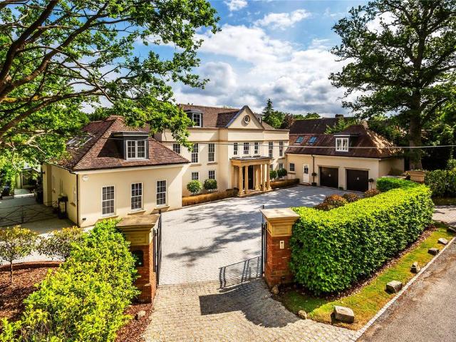 6 bedroom detached house for sale