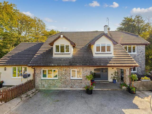 6 bedroom detached house for sale