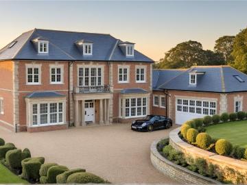 6 bedroom detached house for sale