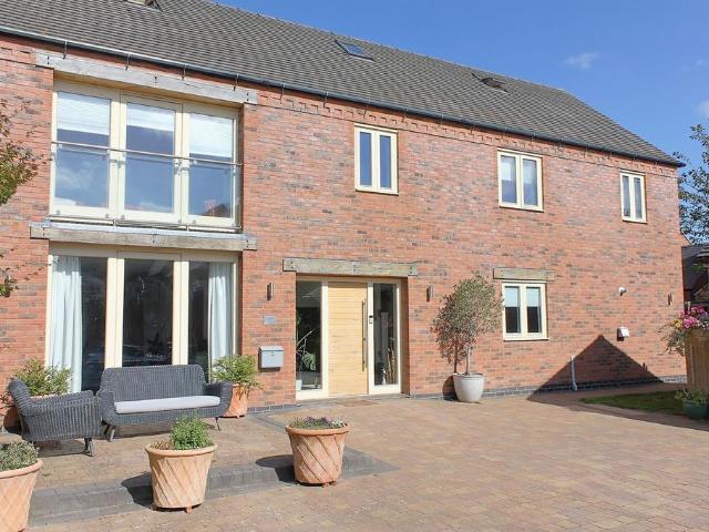 6 bedroom detached house for sale