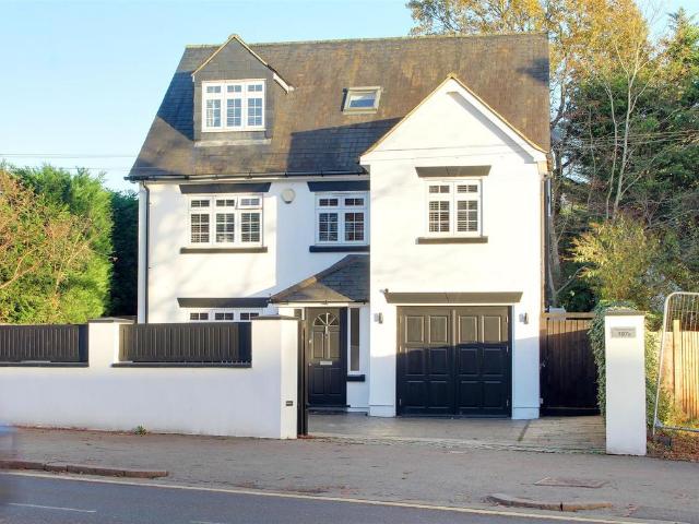 6 bedroom detached house for sale